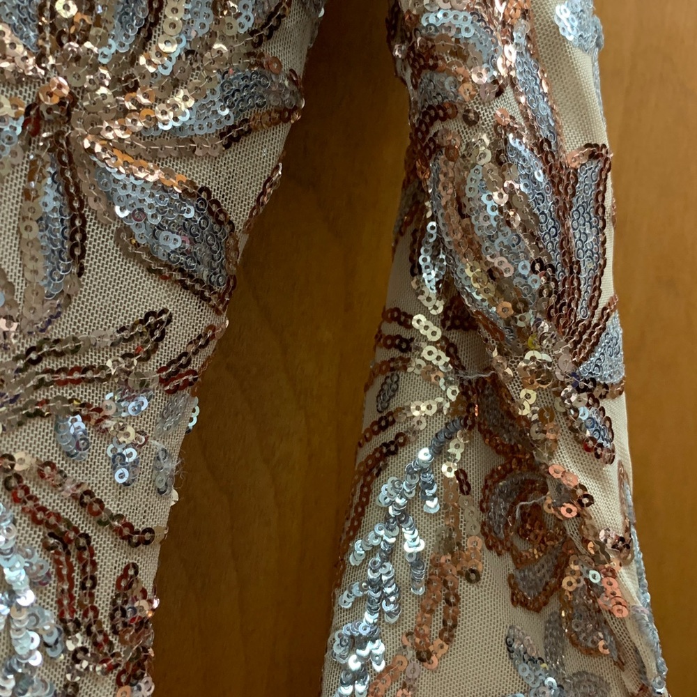 🍀5 for $25🍀 Stunning Long Sleeve Sequin Dress - Picture 4 of 9